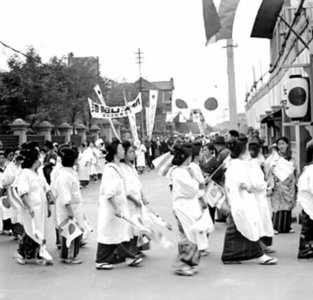 日本和服女人在庆祝南京大屠杀