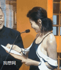 刘涛颁奖吊带滑落低胸贴瞬间害羞——据说PS无马赛克图？