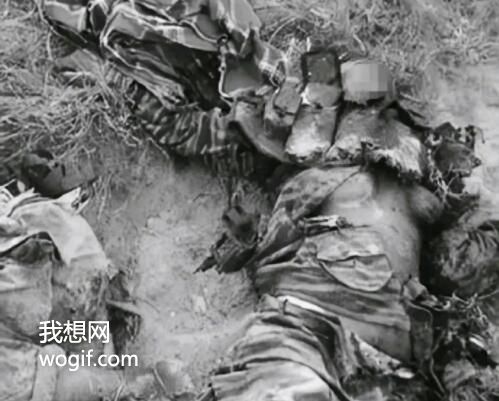 一川军女兵被日军惨杀阵亡，上半身衣服不见了（照片）_我想网