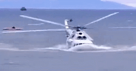 水上起飞失败——库页岛Mi-14机翻灾难，头重脚轻（GIF）