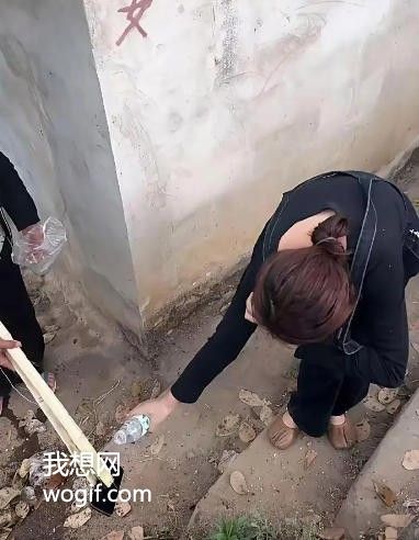 手机掉农村厕所了，还是洗洗划算，哪怕有味，只需3招解决（图）..._我想网