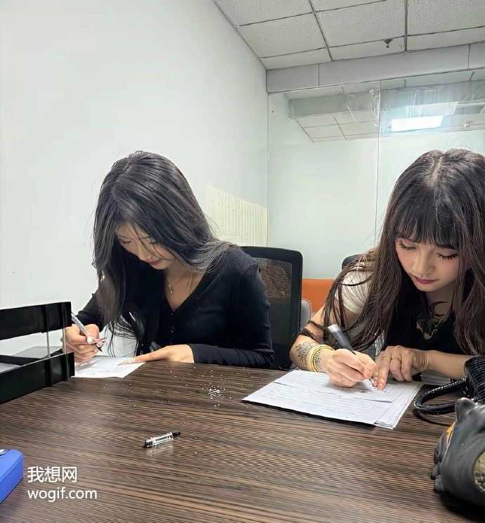 新来了两个面试的美女，老板说只要一个，该怎么选呢？