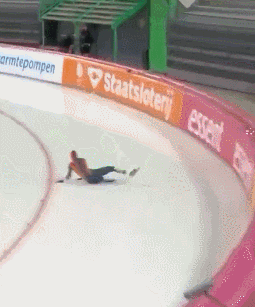 女子“滑冰失误”的糗事GIF图，下次多穿点T字裤吧