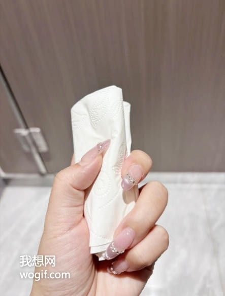 有一天我正在拉屎，有人过来吃，算犯法吗