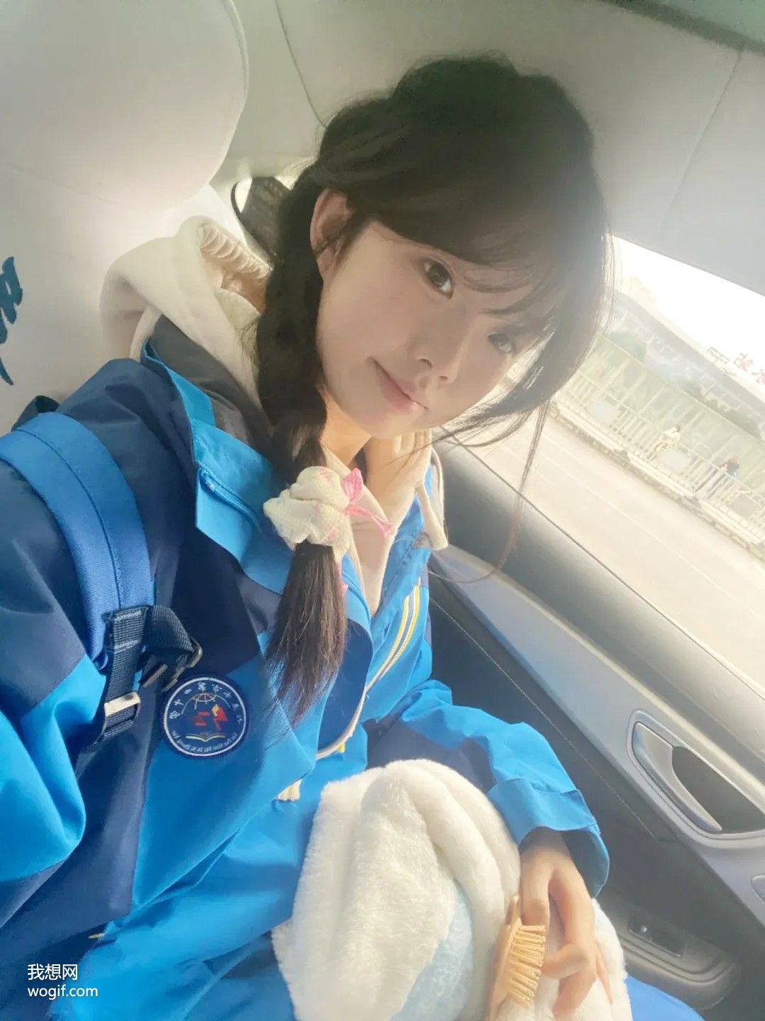 如果你不承认自己老了，去高中学校门口，一试便知...