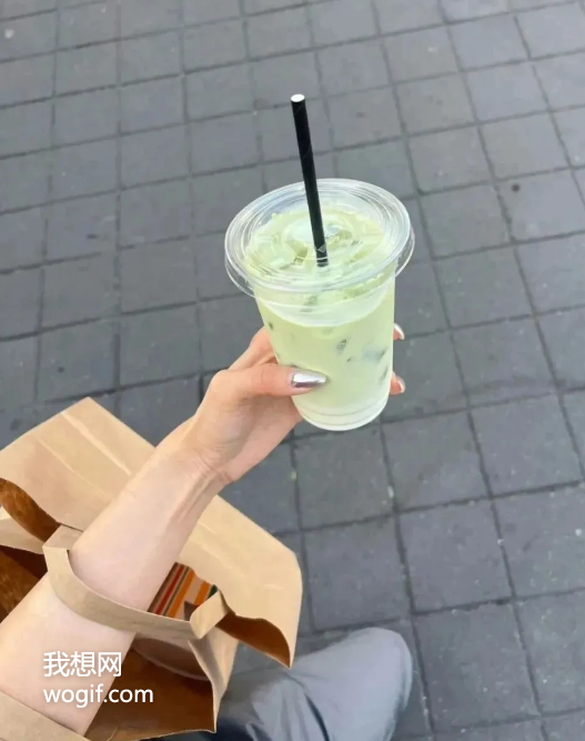 追女生之前，先翻她的朋友圈，不行就撤！